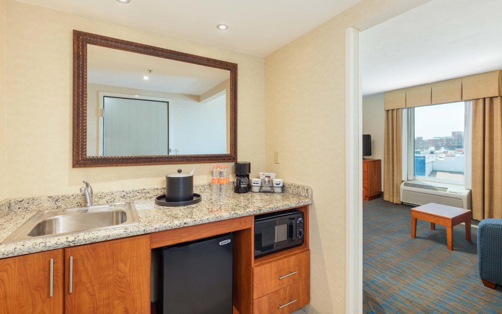 Hampton By Hilton Tecnologico Hotel