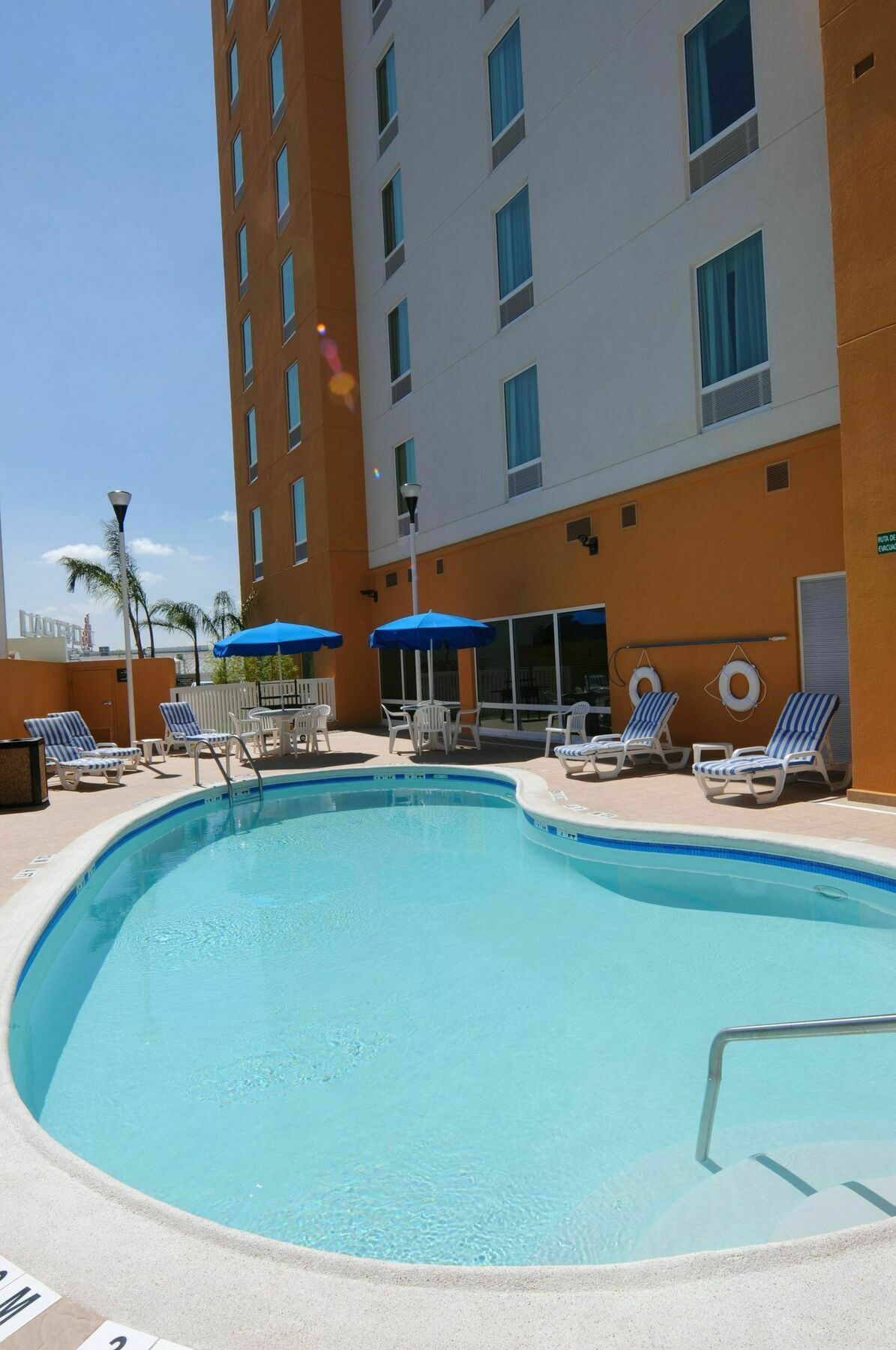 Hampton By Hilton Tecnologico Hotel 3*
